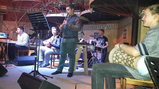 Κορωνοϊός: Ακούστε  το δημοτικό τραγούδι που προέκυψε από τα μέτρα