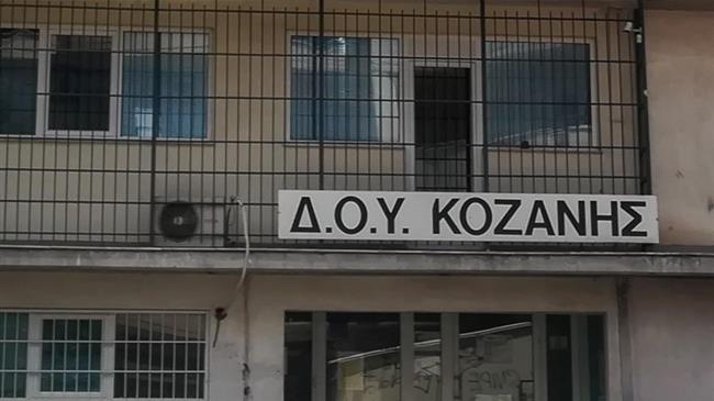 Επιτέθηκε με τσεκούρι στη ΔΟΥ Κοζάνης