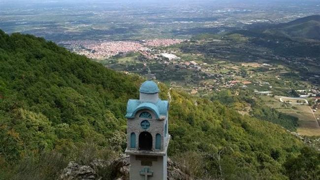 Διάνοιξη και σήμανση  μονοπατιών στον ορεινό όγκο του Βερμίου
