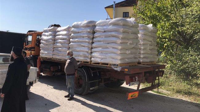 Μητρόπολη Λαρίσης: Παρέδωσε εφόδια σε κτηνοτρόφους της Καρδίτσας