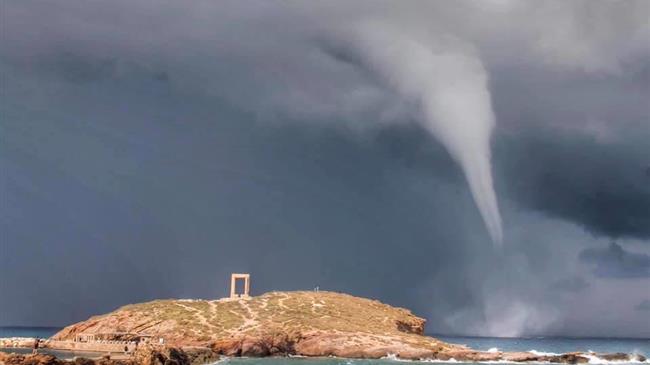 Νάξος: Εντυπωσιακές εικόνες από υδροστρόβιλο