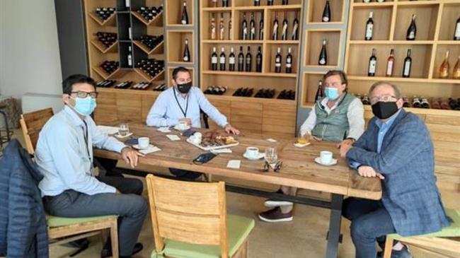 Επίσκεψη του  Θ. Βασιλόπουλου στις εγκαταστάσεις της CAVINO Α.Ε στην Αιγιάλεια