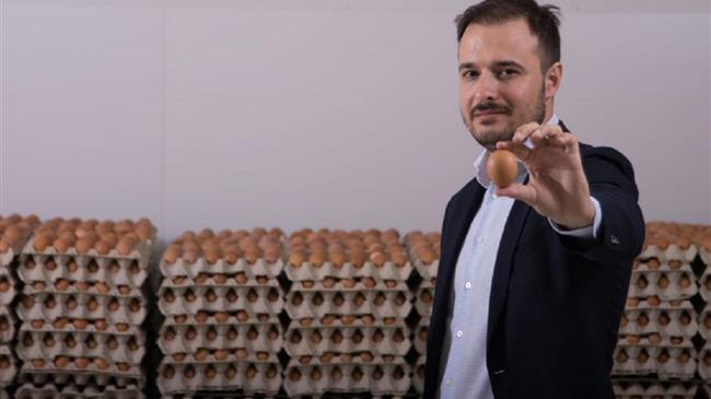 Παύλος Τσακίρης: Ο κορυφαίος ευρωπαίος νέος αγρότης εφαρμόζει κυκλική οικονομία στην παραγωγή αβγών