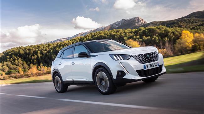 Η νέα χρονιά ξεκινάει με το 1ο βραβείο για το PEUGEOT e-2008 στην κατηγορία των ηλεκτρικών SUV!