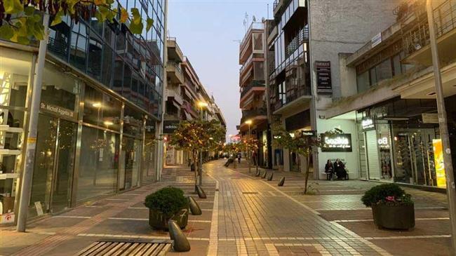 Ανοίγουν τα καταστήματα σε όλη τη χώρα