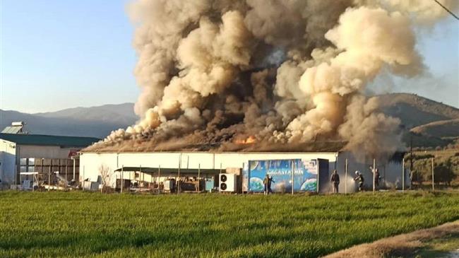 ΥΦΑΝΤΗΣ: Ολοσχερής καταστροφή από φωτιά στο εργοστάσιο των Τρικάλων