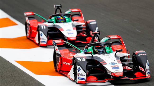 Οι πιλότοι της Audi λίγο πριν την εκκίνηση της Formula E