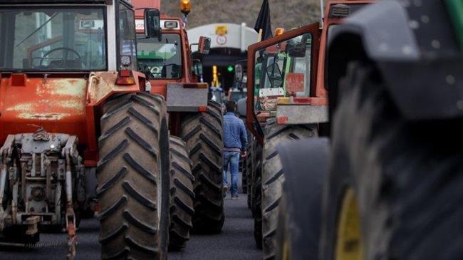 Με «μπλόκο» στο Μαξίμου προειδοποιούν οι αγρότες για τις 5 Απριλίου