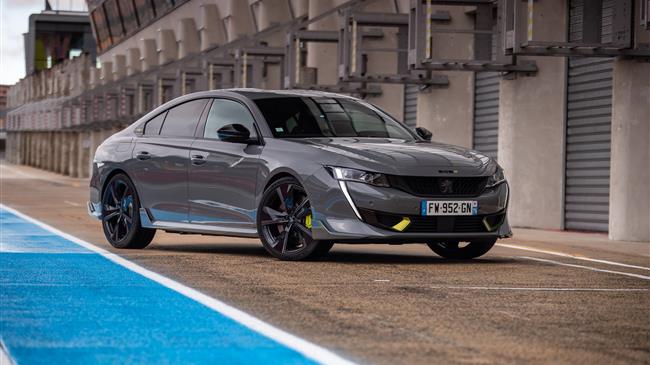 Οι οδηγοί της PEUGEOT για το παγκόσμιο πρωτάθλημα αντοχής (wec) πίσω από το τιμόνι του 508 PEUGEOT SPORT ENGINEERED