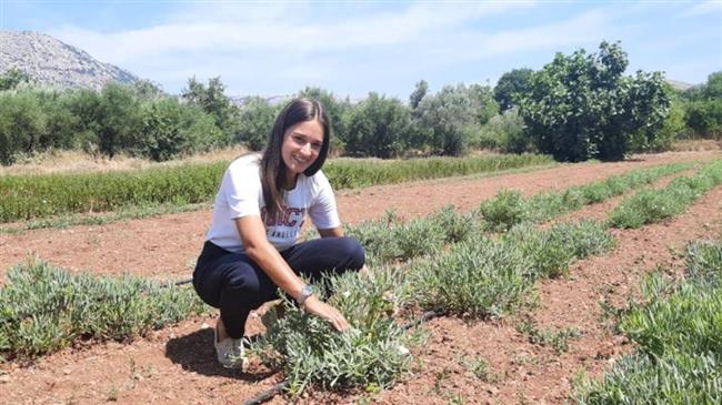 Αρ. Κουτσουράδη: Επένδυσε το πτυχίο της στα χωράφια του παππού και της γιαγιάς