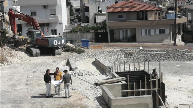 Με ταχείς ρυθμούς προχωράει η κατασκευή της νέας βιοκλιματικής πλατείας στο Αρκαλοχώρι