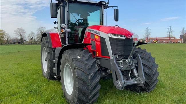 Η Massey Ferguson αυξάνει τη μέγιστη ισχύ του MF 8S στους 305 ίππους, παρουσιάζει δύο νέα μοντέλα και προσφέρει το κιβώτιο Dyna-VT σε όλη τη σειρά