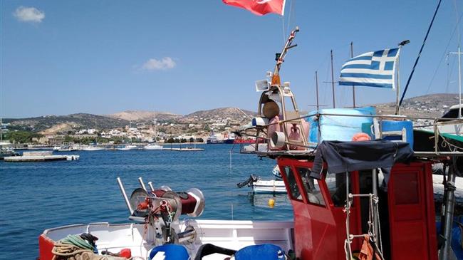 Τέλος οι βιτζότρατες για τους Έλληνες ψαράδες ενώ οι Τούρκοι αλωνίζουν στα νησιά!