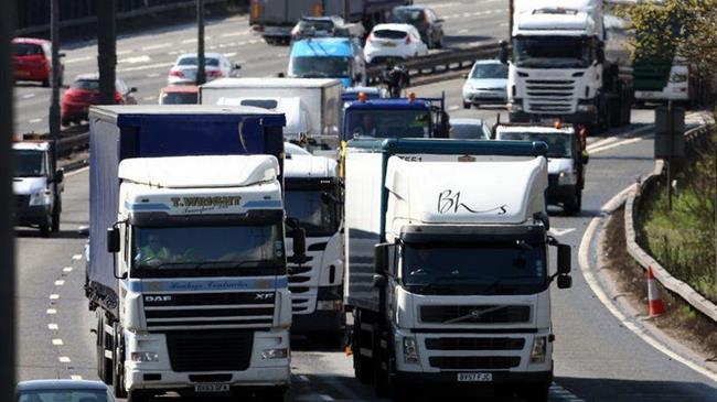 Βρετανία: Ψάχνει οδηγούς, καμπανάκι για ελλείψεις τροφίμων τα Χριστούγεννα