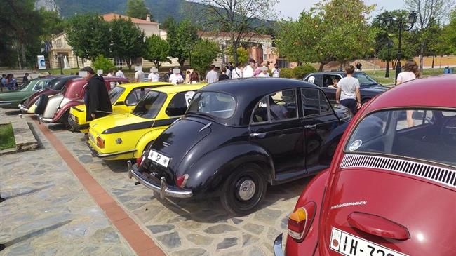 Πλήθος κόσμου στην ανοιχτή έκθεση ιστορικών ΙΧ οχημάτων του ΣΙΑΒΕ στο πάρκο Λιτοχώρου