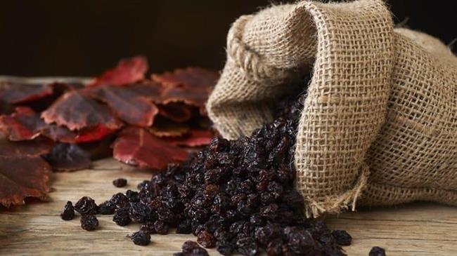 Χαρά αλλά και οργή για τη μαύρη σταφίδα  την ελληνική υπερτραφή