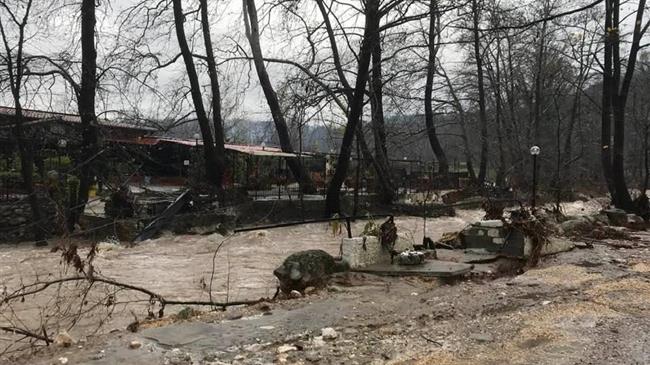 Σέρρες: Έντονα πλημμυρικά φαινόμενα πλήττουν πολλές αγροτικές περιοχές λόγω της υπερχείλισης χειμάρρων