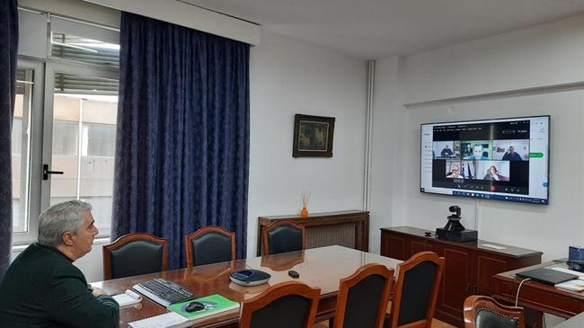 Τηλεδιάσκεψη Κεδίκογλου με επιστημονικούς φορείς για την προστασία της μελισσοκομίας