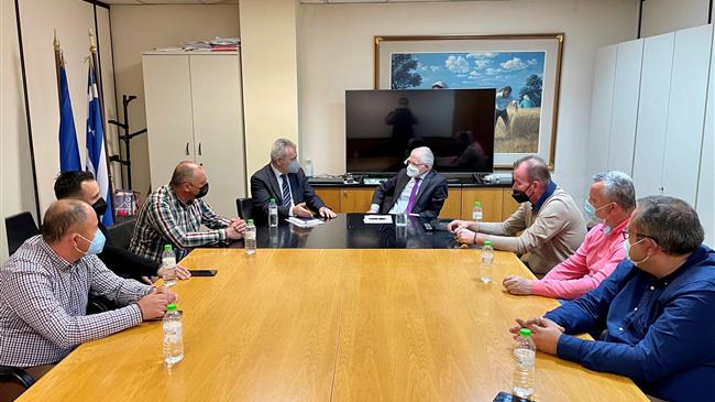 Μάξιμος με αγρότες Τυρνάβου σε πρόεδρο ΕΛΓΑ