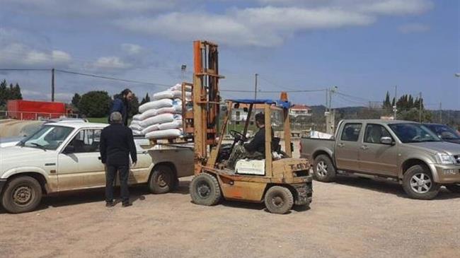 Διανομή ζωοτροφών στους κτηνοτρόφους πυρόπληκτων περιοχών