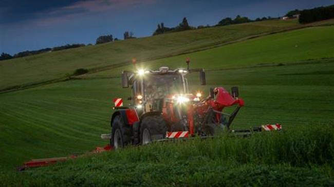 H Massey Ferguson κερδίζει το 1ο βραβείο FarmMachine 2022 με τη σειρά MF8S