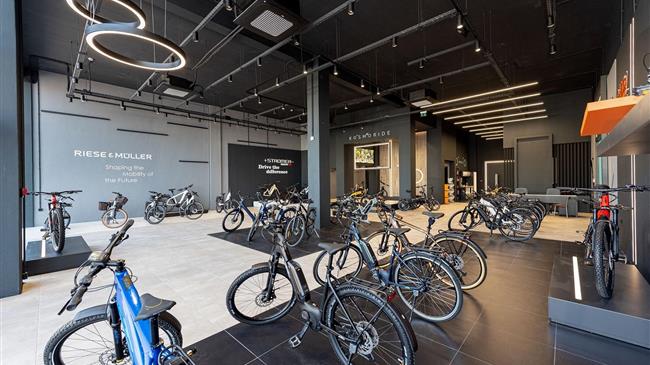 Kosmocar και Kosmoride γιορτάζουν το ηλεκτρικό ποδήλατο και οραματίζονται ένα πιο βιώσιμο μέλλον