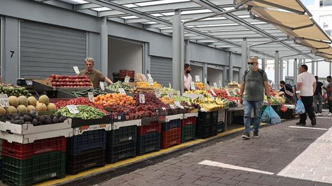 Ακρίβεια: Αυξήσεις 19,9% στο κρέας και 22,8% στο ψωμί σε ένα χρόνο