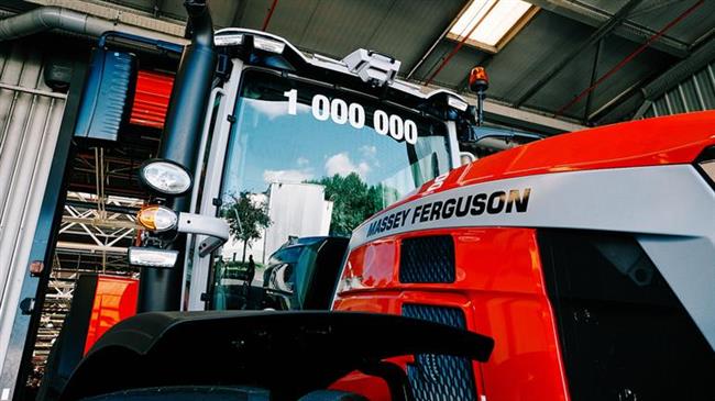 Το εργοστάσιο γεωργικών ελκυστήρων Massey Ferguson στο Beauvais γιορτάζει το 1.000.000ό τρακτέρ που παρήγαγε
