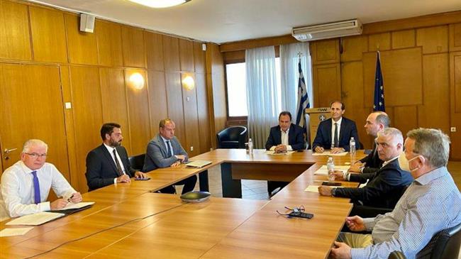 Συνάντηση Βουλευτών με τον ΥΠΑΑΤ για τη στήριξη των ροδακινοπαραγωγών