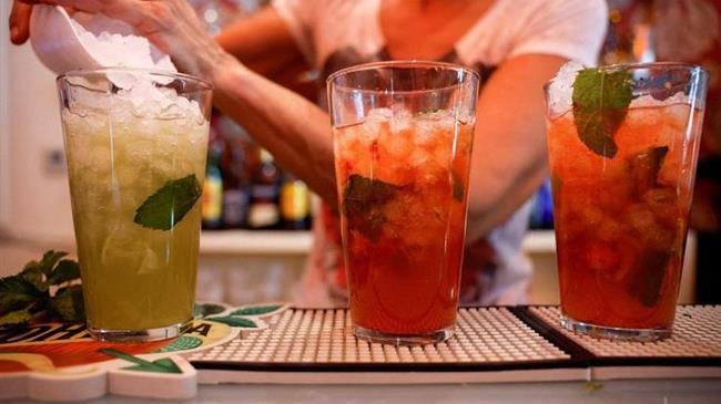 Ισπανία: Μπαρ, εστιατόρια και σούπερ μάρκετ ξεμένουν από παγάκια λόγω... ενεργειακής ακρίβειας