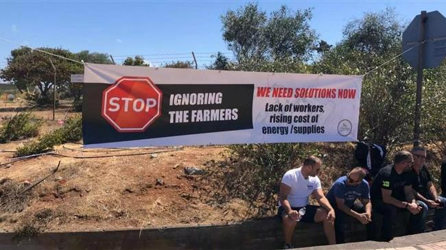 Παγκρήτιο συλλαλητήριο: Με δυναμισμό και πανό... και στα αγγλικά οι αγρότες στο αεροδρόμιο «Ν. Καζαντζάκης»