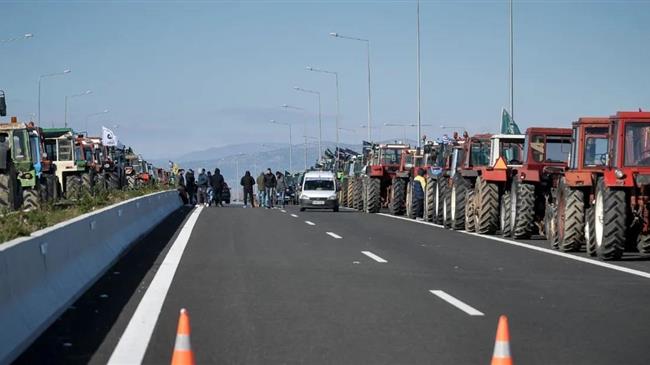Στους δρόμους οι αγρότες, επί ποδός το Μαξίμου - Στην Πέλλα σπεύδει ο Πρωθυπουργός