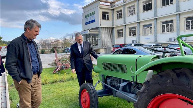 Μ. Χαρακόπουλος στο Ινστιτούτο Βιομηχανικών και Κτηνοτροφικών Φυτών Λάρισας