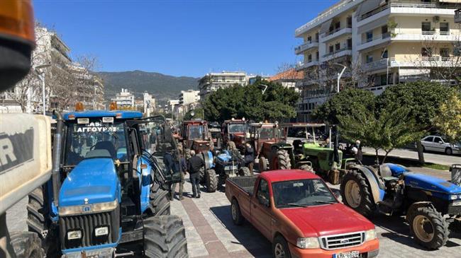 Διαμαρτυρία πατατοπαραγωγών από τη Μεσσήνη στην κεντρική πλατεία Καλαμάτας