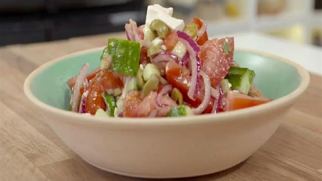 Χωριάτικη σαλάτα από 6,5 ευρώ: Πώς «σκαρφάλωσε» στα ύψη η τιμή της - Δείτε πόσο κοστίζει πραγματικά