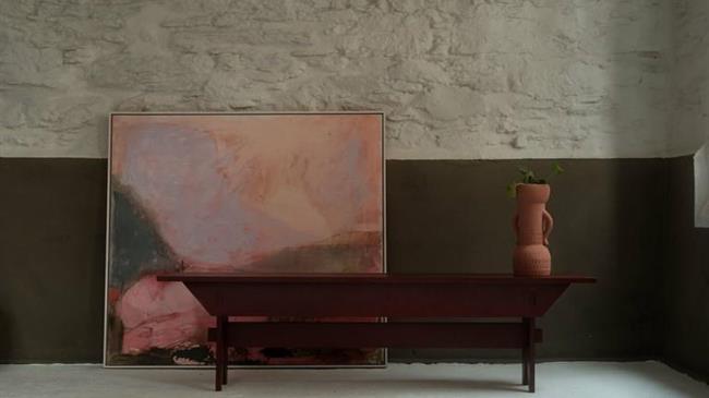 Στη Μυτιλήνη δύο νέοι φτιάχνουν έπιπλα από κουκούτσια ελιάς