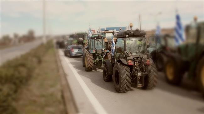 Κλιμακώνονται τα αγροτικά μπλόκα σε όλη τη χώρα – Στο επίκεντρο Καρδίτσα, Λάρισα και Μακεδονία