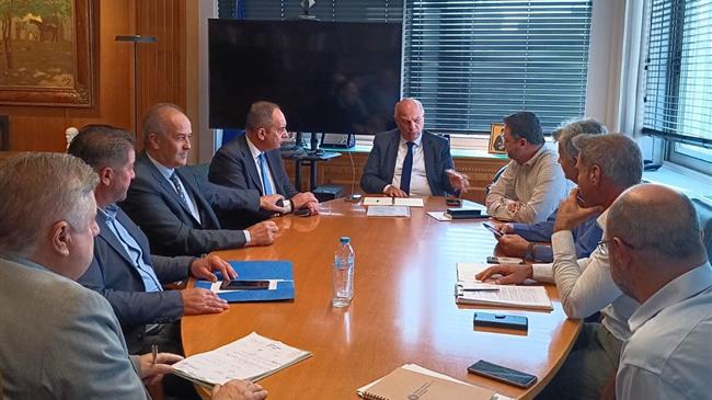 Συνάντηση αγροτών Ιεράπετρας με τον Τσιάρα για τα προβλήματα του κλάδου