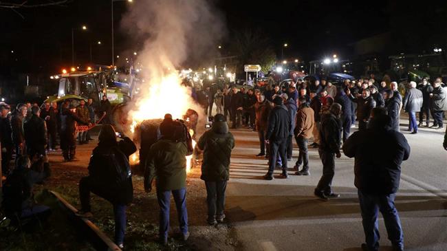 Αγρότες μικρού Ελευθεροχωρίου κλιμακώνουν τον αγώνα: κλείσιμο εθνικής οδού