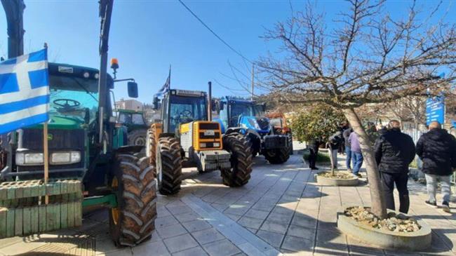 Προετοιμάζουν μπλόκα σε όλη τη χώρα οι αγρότες