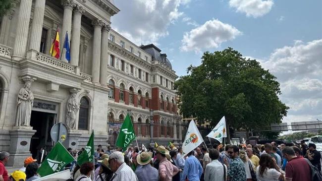 Τελεσίγραφο από ASAJA COAG UPA: Ή σώζετε τα σιτηρά ή ερχόμαστε στις Βρυξέλλες