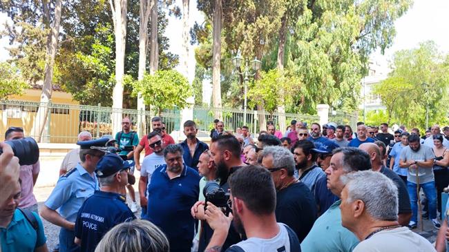 Έξω απο το Μέγαρο Μαξίμου διαμαρτυρήθηκαν οι κτηνοτρόφοι