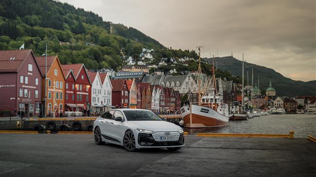 Audi A6: 1.057 χιλιόμετρα οδηγικής απόλαυσης χωρίς σταγόνα καυσίμου